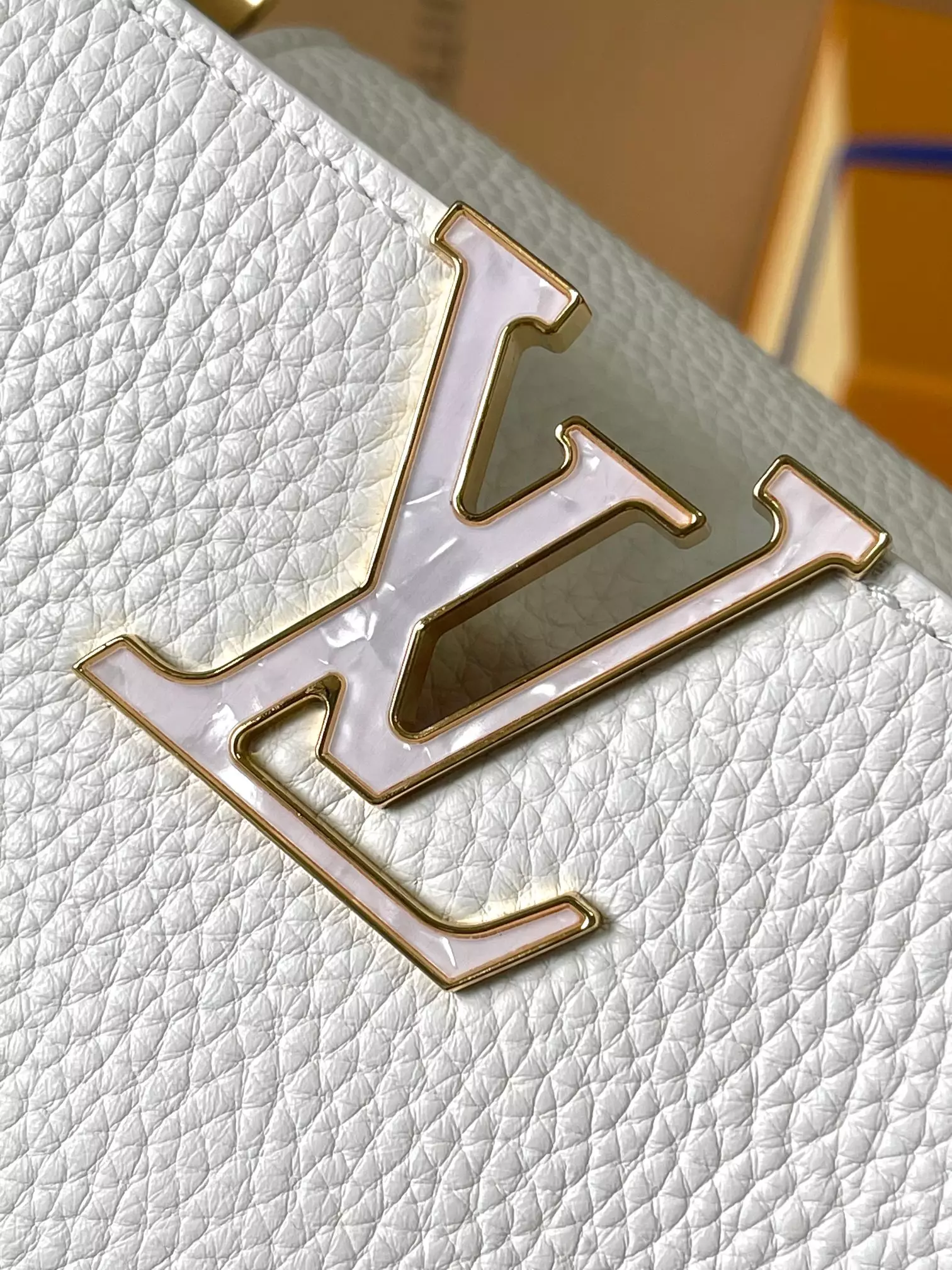 LV Capucines BB Capushell in Snow White - Repbags.is - Image 8