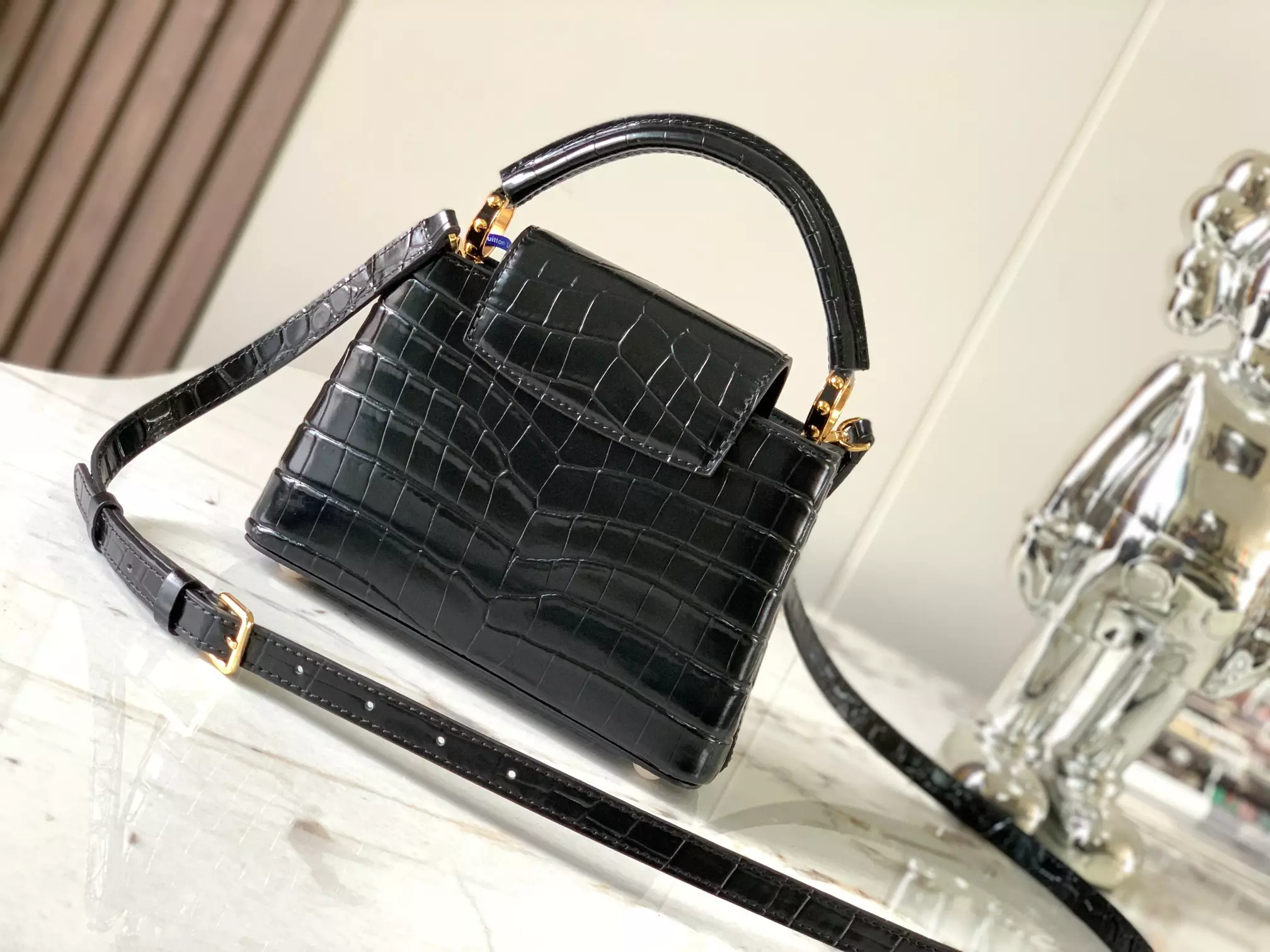 LV Capucines Mini Crocodilien Mat in Black - Repbags.is - Image 4