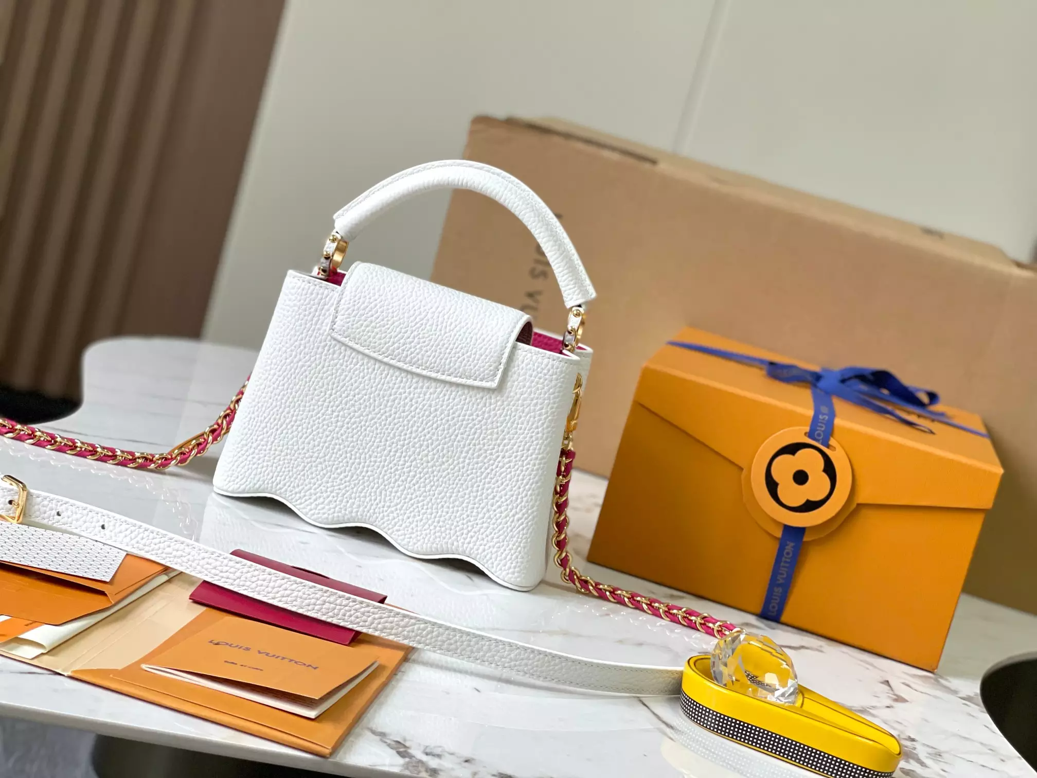 LV Capucines Mini Capushell in Snow White - Repbags.is - Image 4