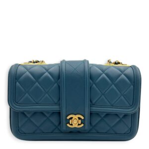 Quilted Green Shoulder Bag in Calfskin, Gold hardware