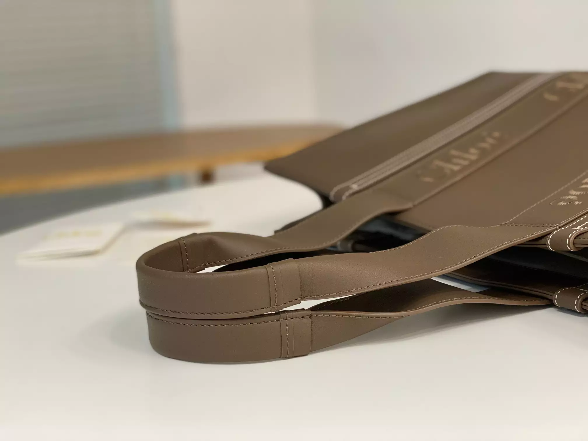 Chloé Large Woody Tote Bag Dark Nut - Repbags.ru - Image 8