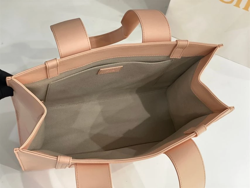 Chloé Medium Woody Tote Bag - MB003 - Image 7