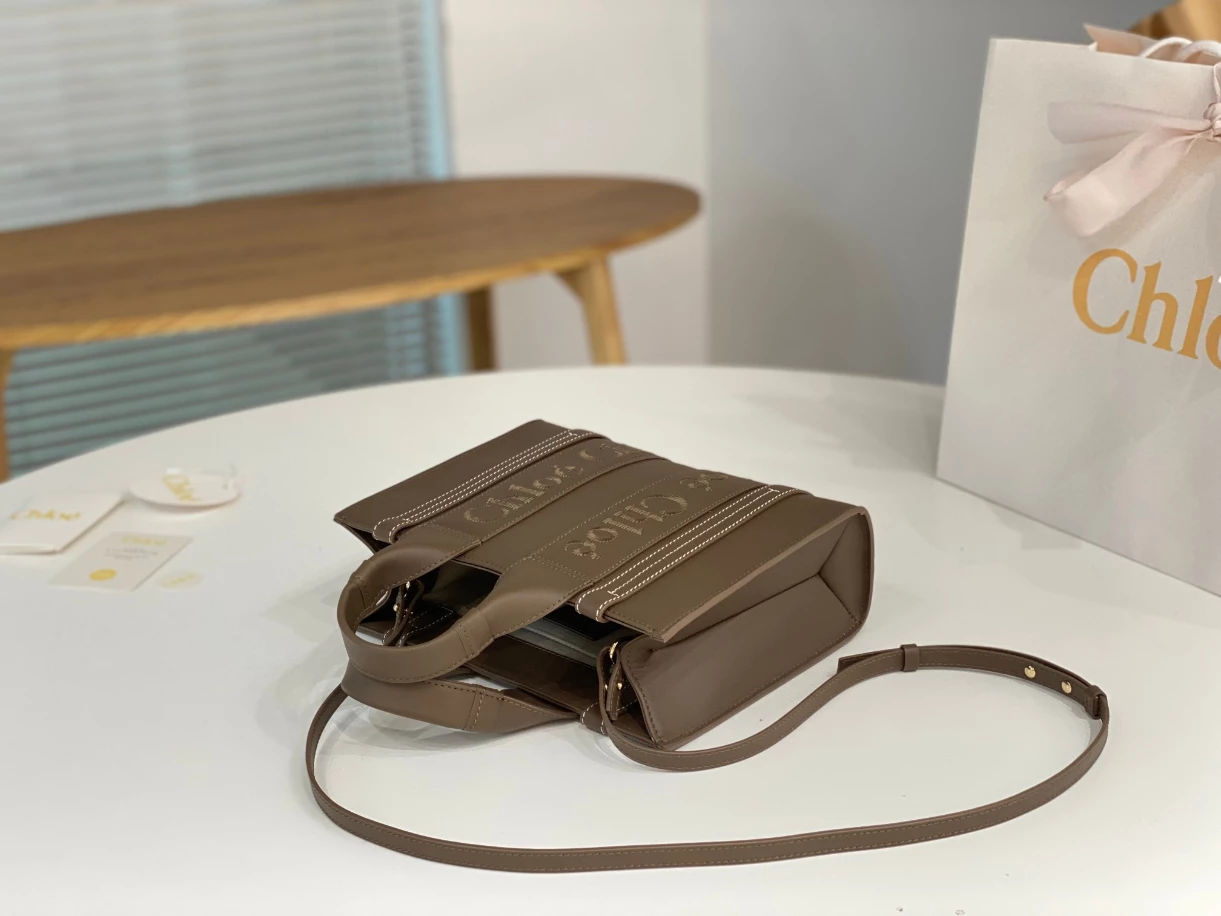 Chloé Small Woody Tote Bag Smooth Calfskin With Chloé Logo - MB015 - Image 5