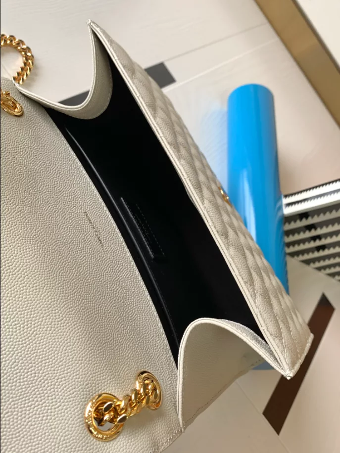 Envelope Medium in Quilted Grain de Poudre Embossed Leather bag - Image 11