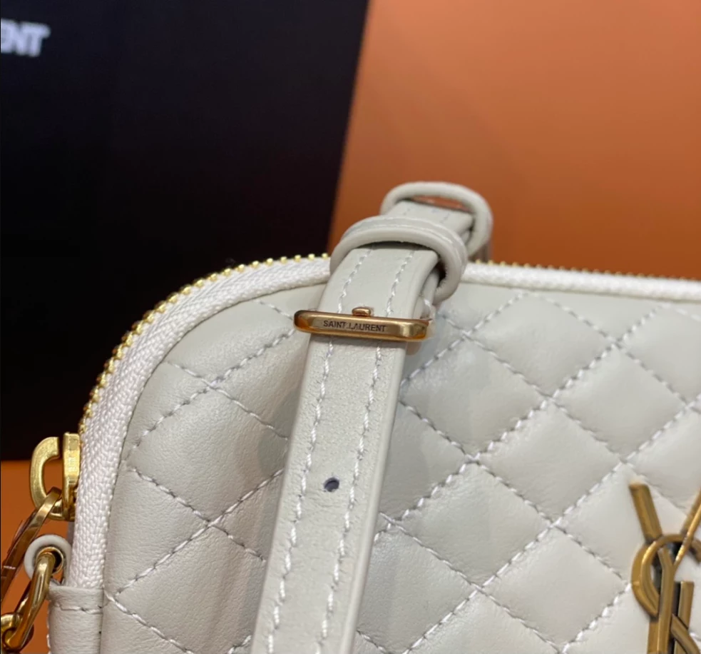 Gaby Zipped Pouch in Quilted Lambskin - Image 5