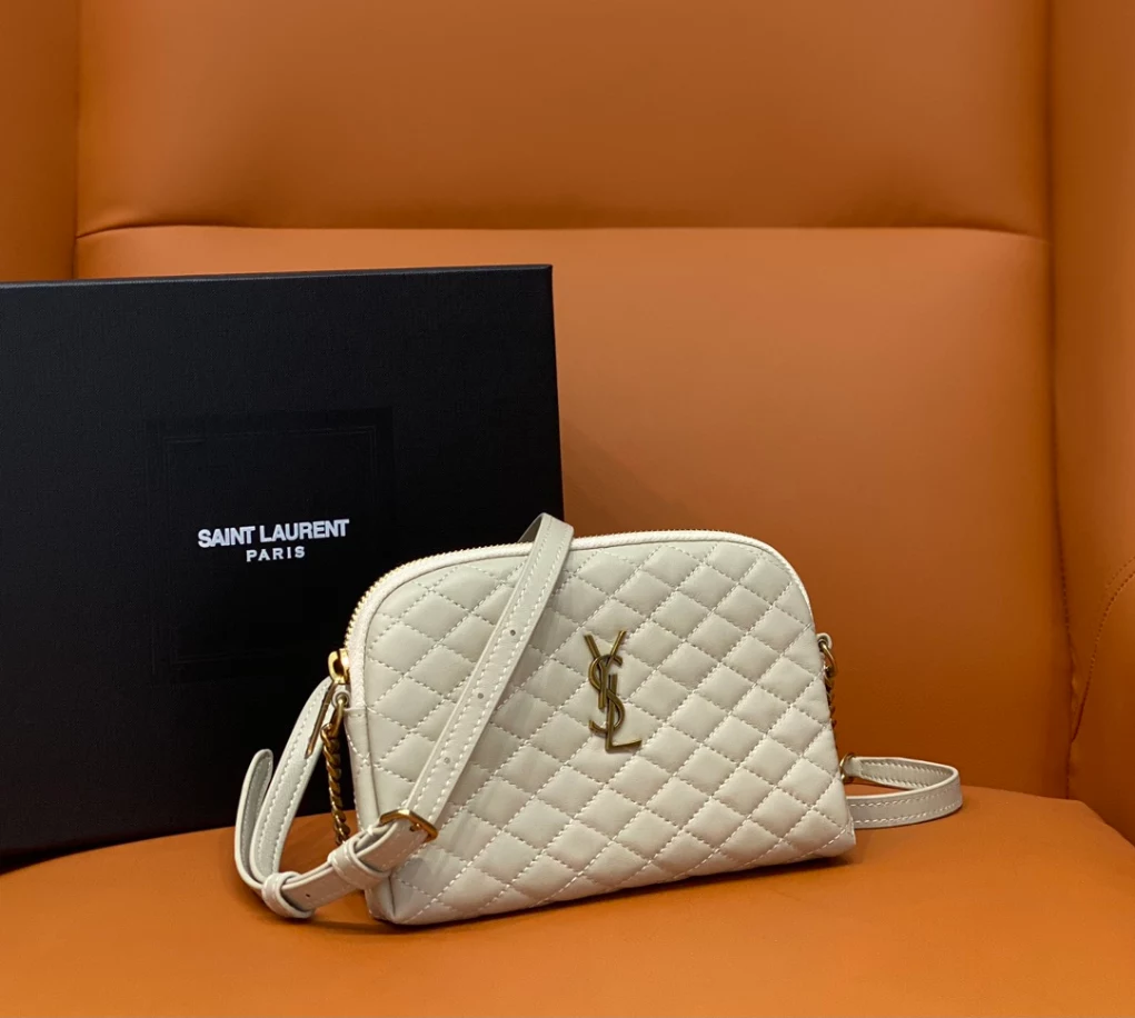 Gaby Zipped Pouch in Quilted Lambskin - Image 10