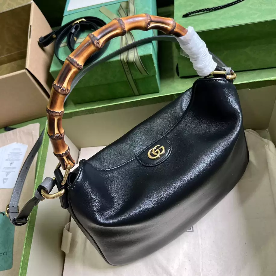 Gucci Diana Medium Shoulder Bag - Image 5
