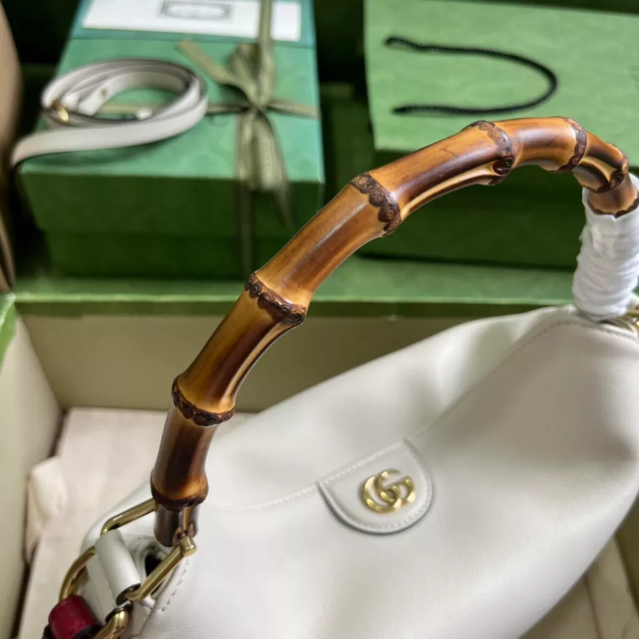 Gucci Diana Medium Shoulder Bag - Image 9