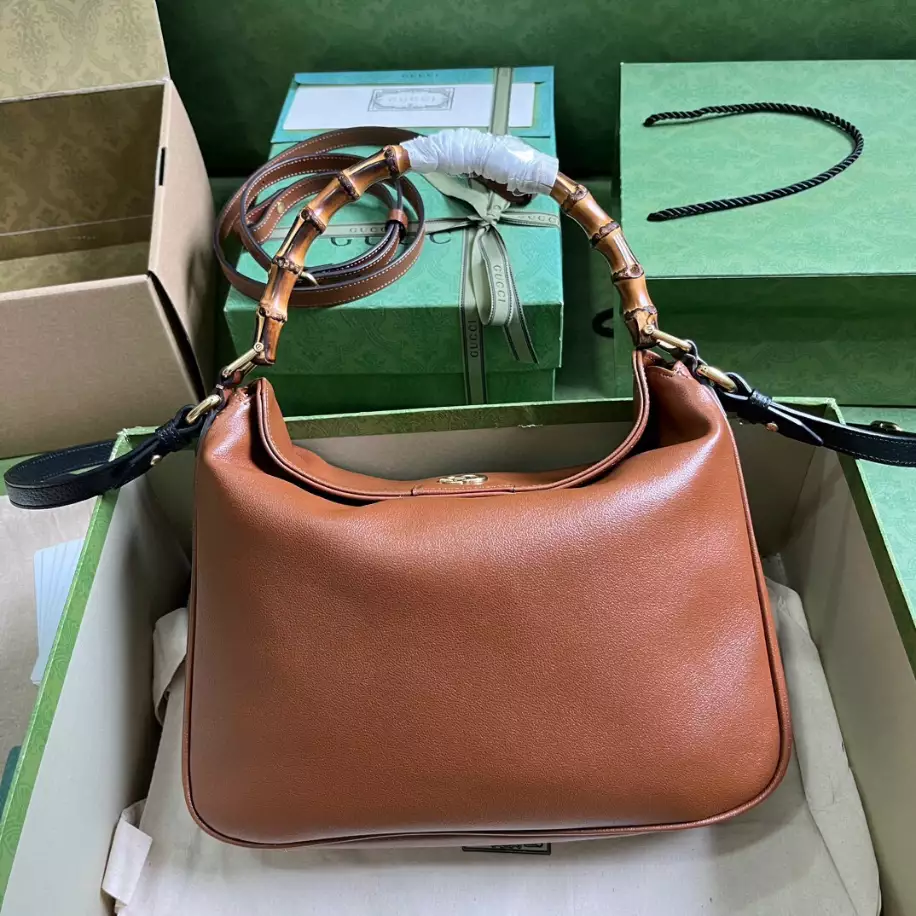 Gucci Diana Medium Shoulder Bag - Image 3