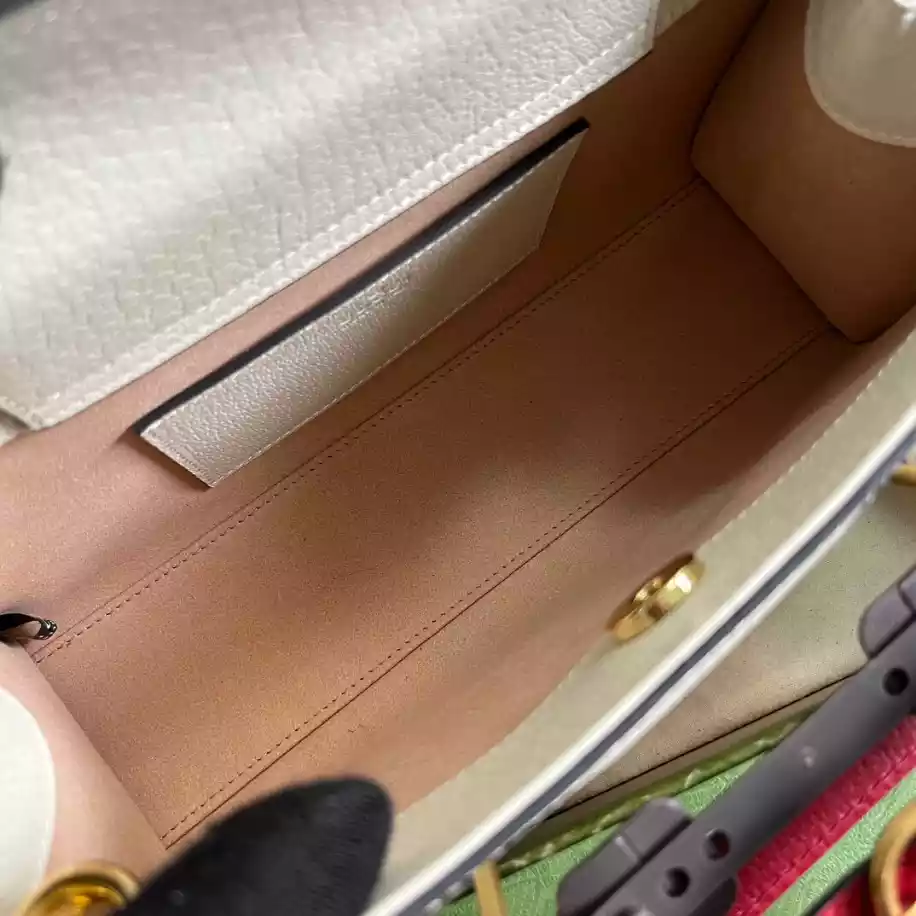 Gucci Diana Small Shoulder Bag - Image 6