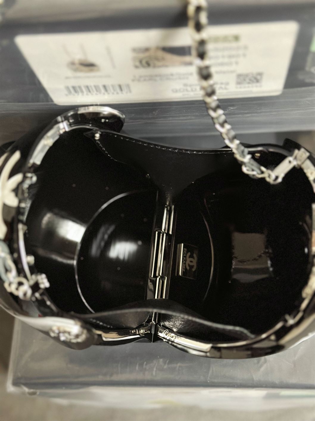 Helmet Minaudiere Black & White Resin, Strass & Silver-Tone Metal - CB024 - Image 11