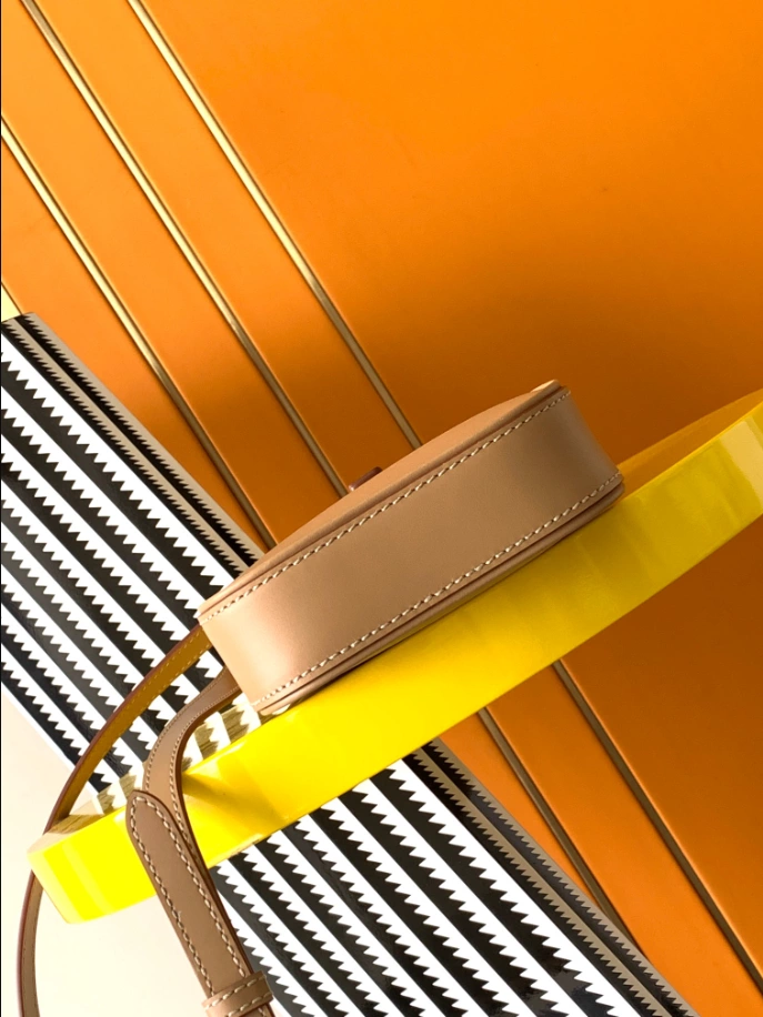 LE 5 À 7 Vertical in Smooth Leather bag - Image 5