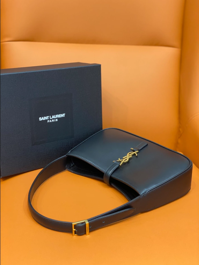 LE 5 à 7 in smooth leather bag - Image 8