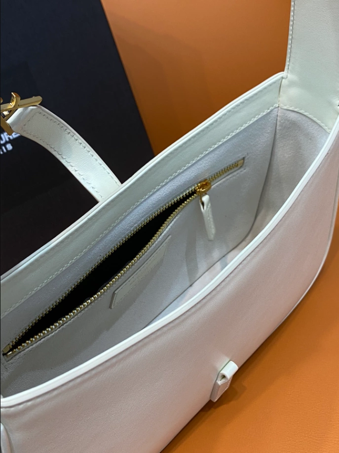 LE 5 à 7 in smooth leather bag - Image 6