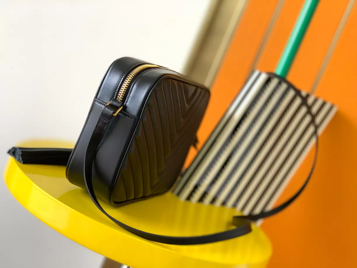 Lou in Quilted Leather camera bag - Image 7