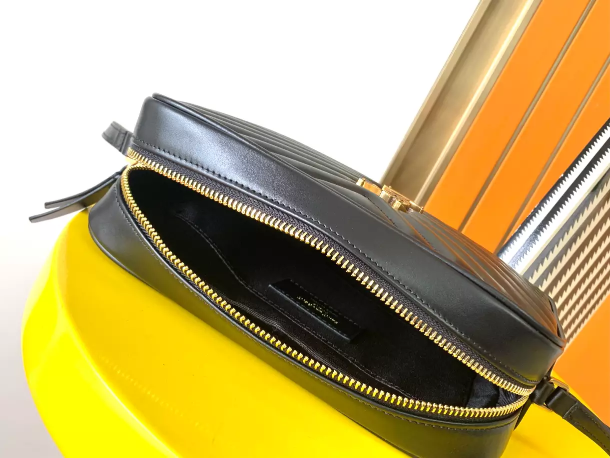 Lou in Quilted Leather camera bag - Image 9