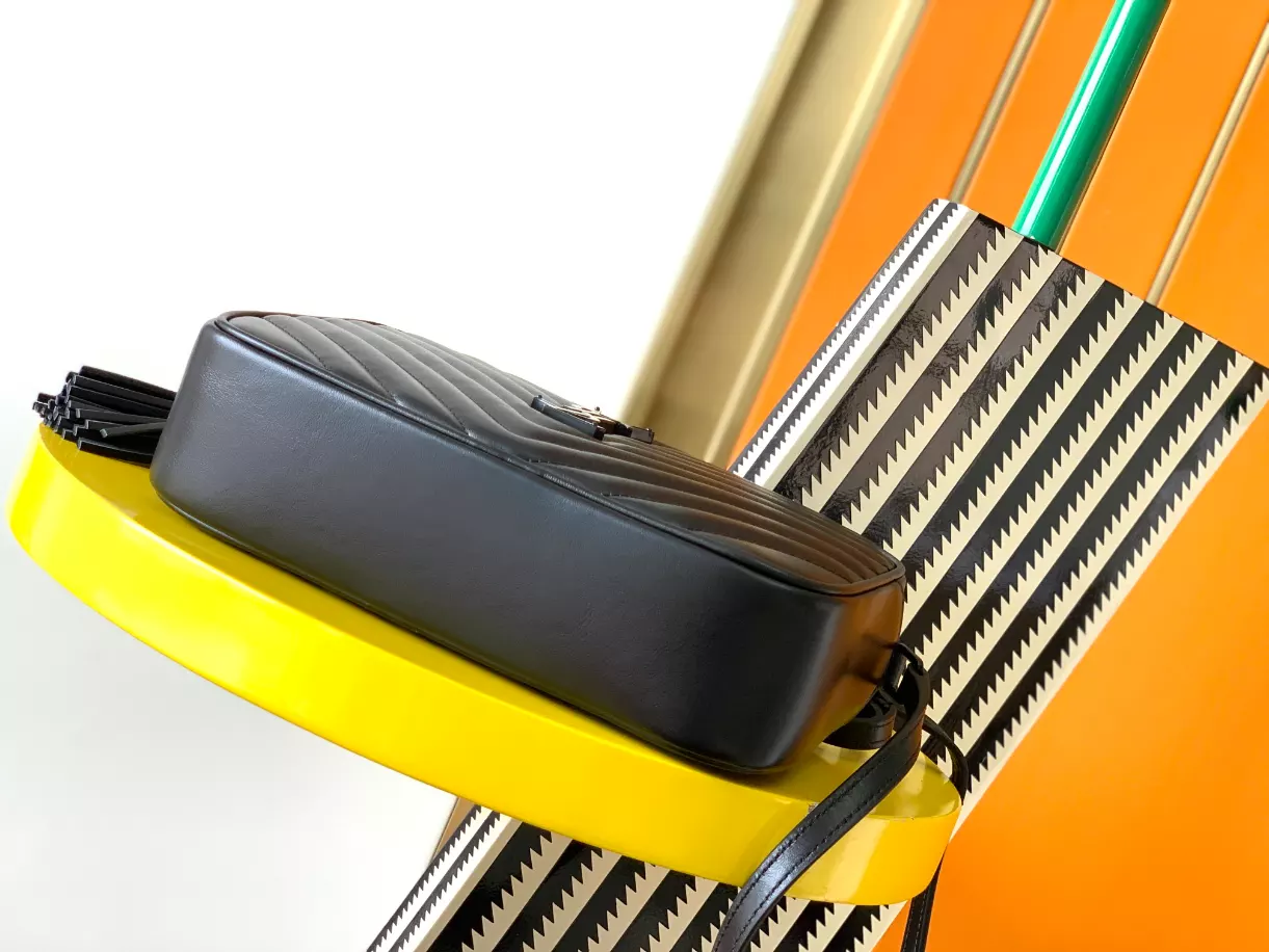 Lou in Quilted Leather camera bag - Image 10