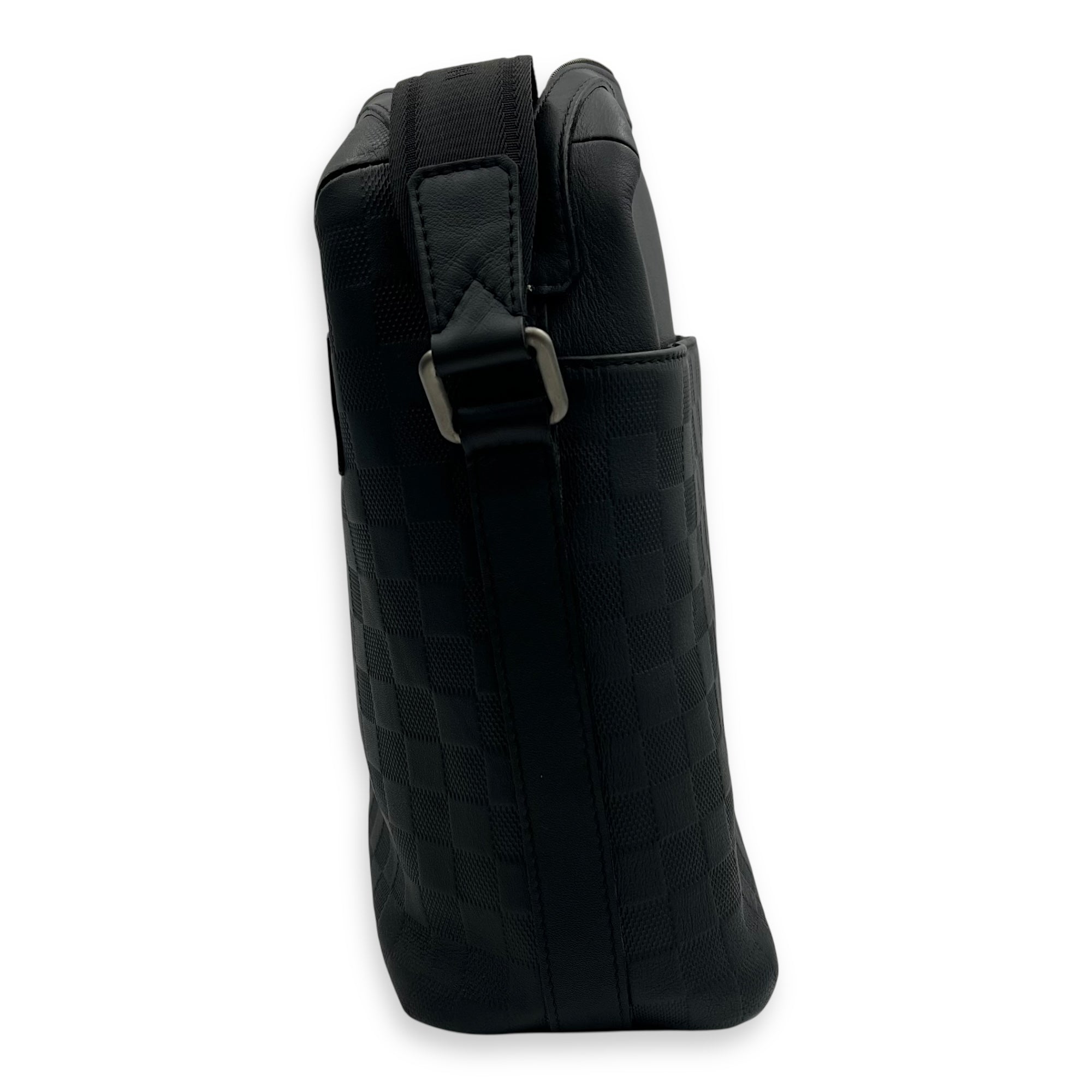 Calypso Messenger Black in Damier Infini, Gunmetal hardware - Image 5