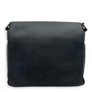 Taiga Messenger Black in Calfskin, Silver hardware