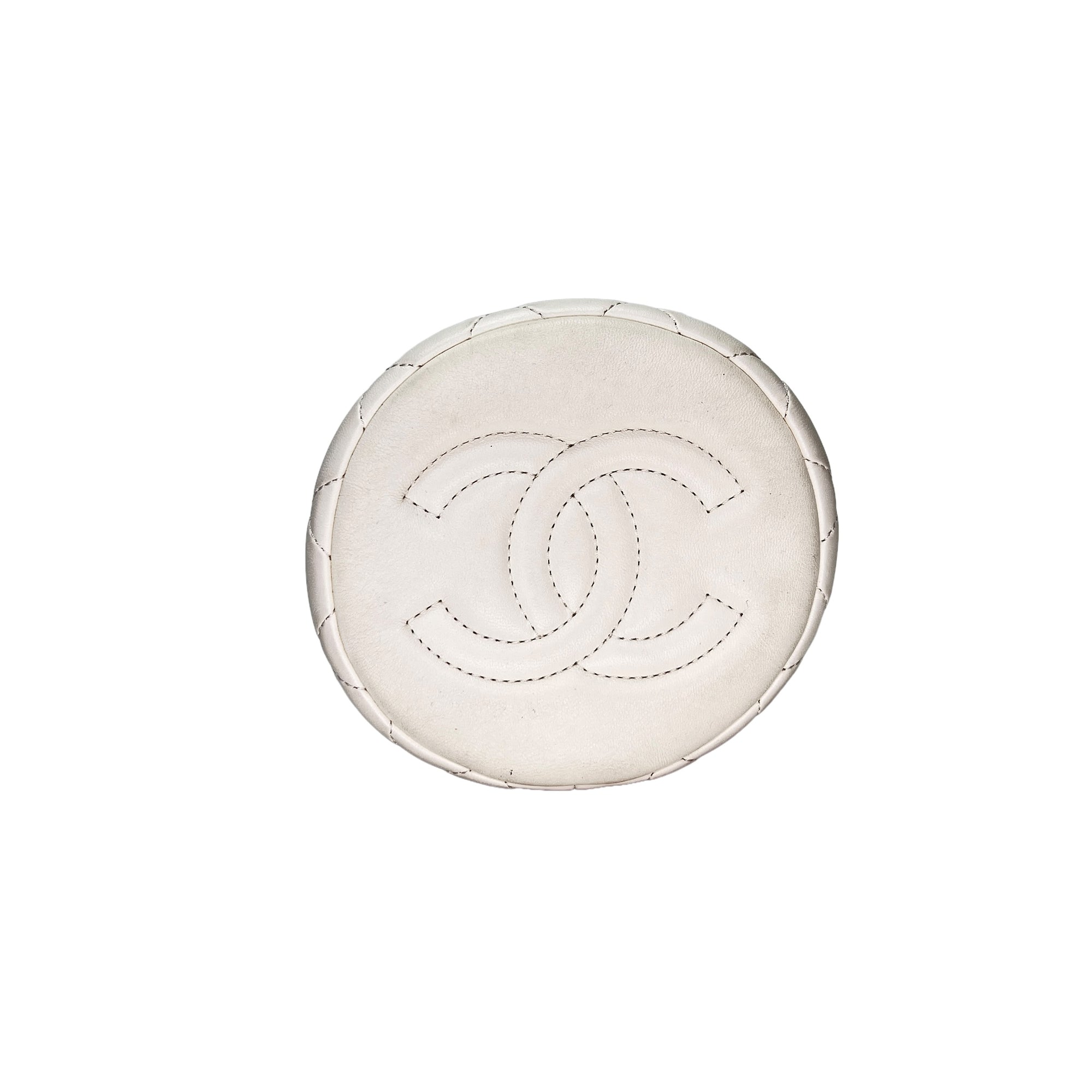 Quilted Pearl Crush Bucket Bag White in Lambskin , Gold Hardware - Image 8