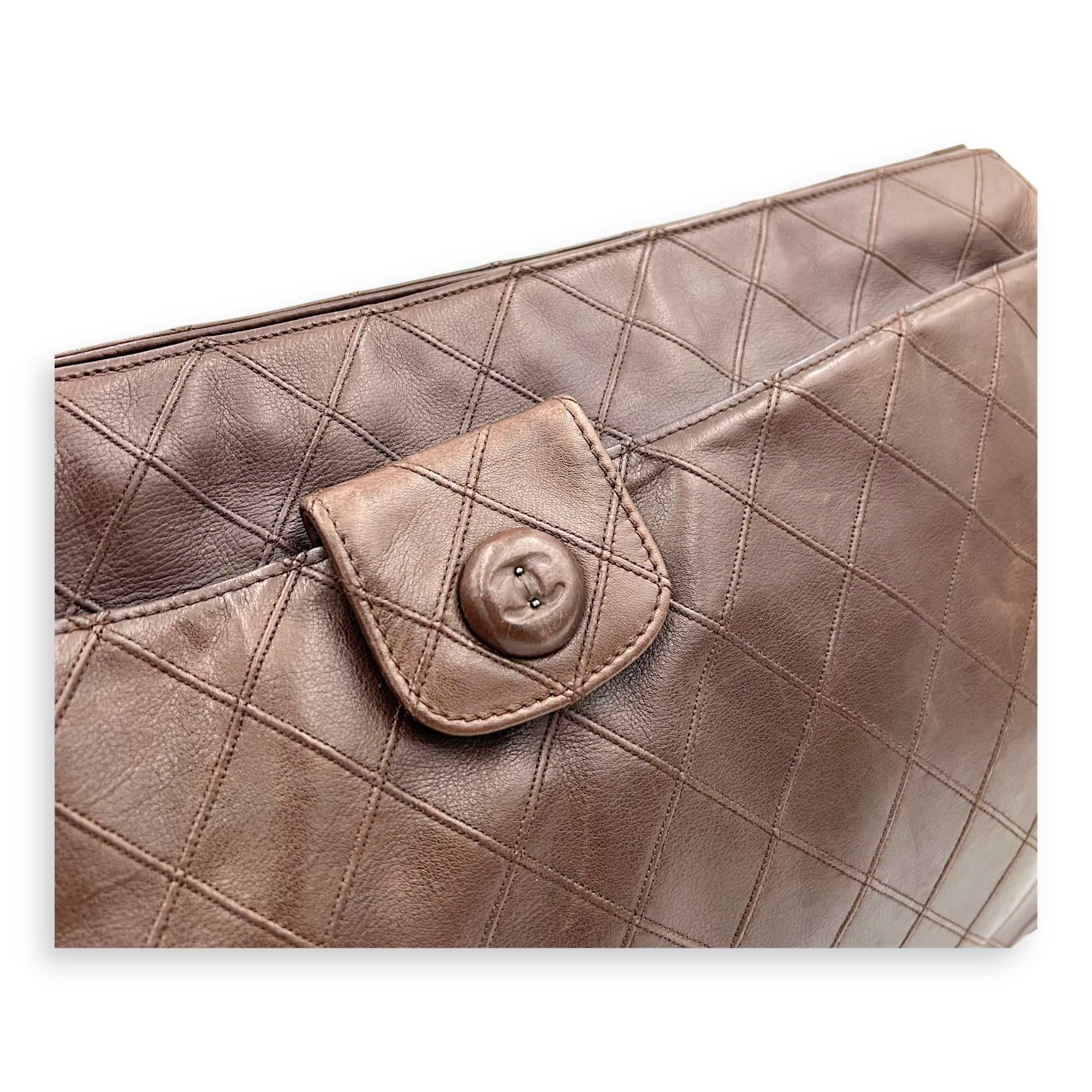 Vintage Pouch Brown in Calfskin, Antique Brass hardware - Image 7