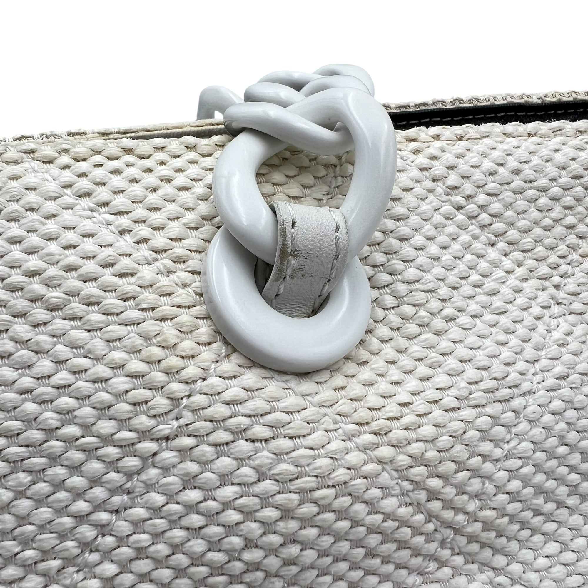 CC White Shoulder Bag in Raffia, Resin hardware - Image 11
