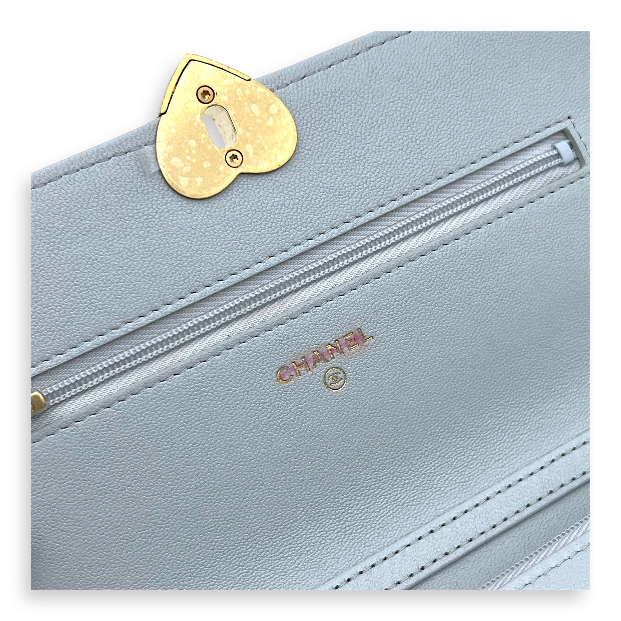 CC Wallet On Chain Blue in Lambskin, Gold hardware - Image 10