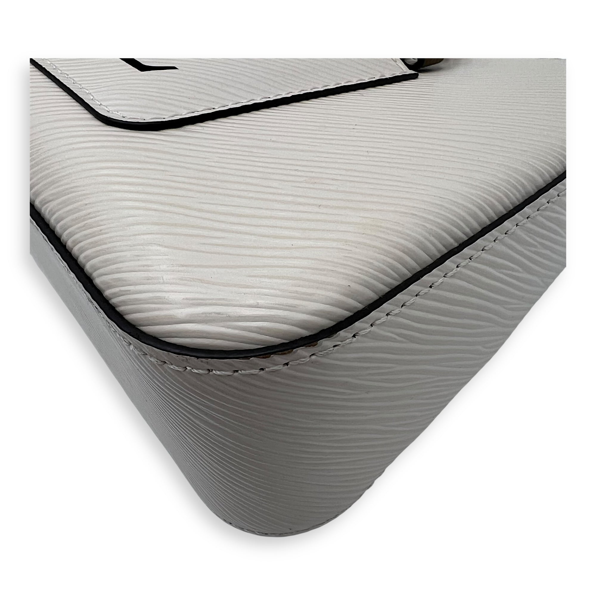 Marelle Shoulder Bag Shoulder bag in Epi leather, Silver Hardware - Image 12