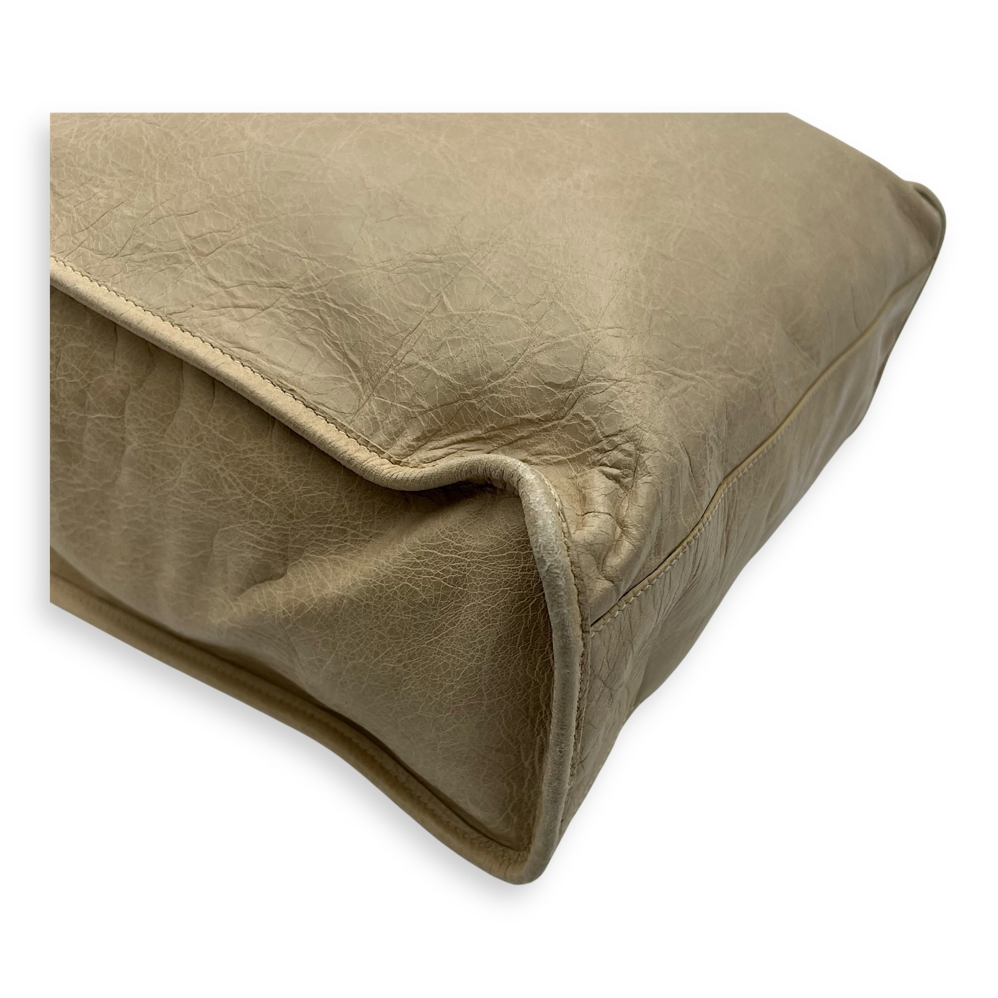 City Shopper Beige Tote Bag in Distressed Leather, Gunmetal hardware - Image 11