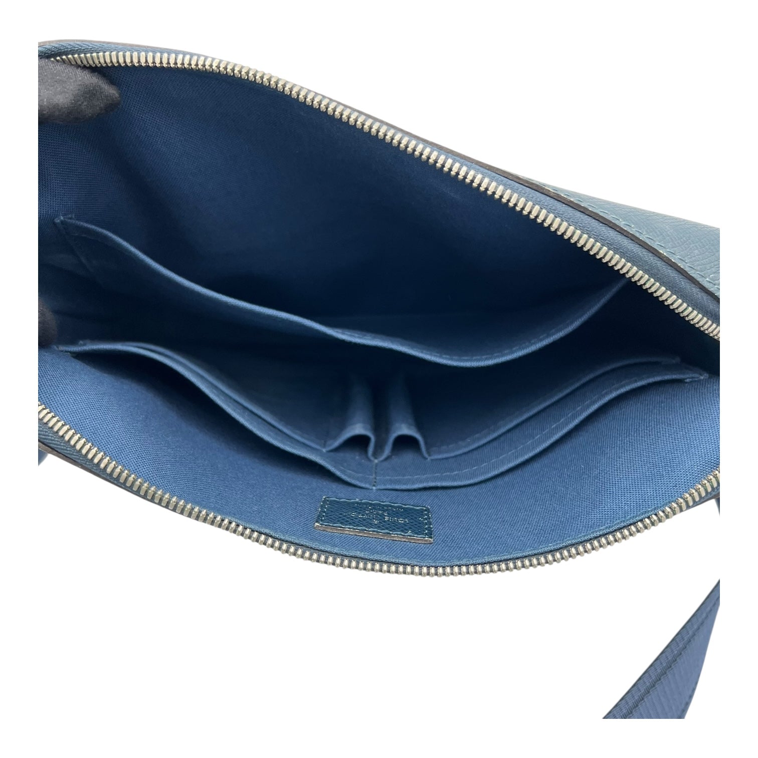 Grigori Messenger PM Blue in Taiga Leather, Silver hardware - Image 7