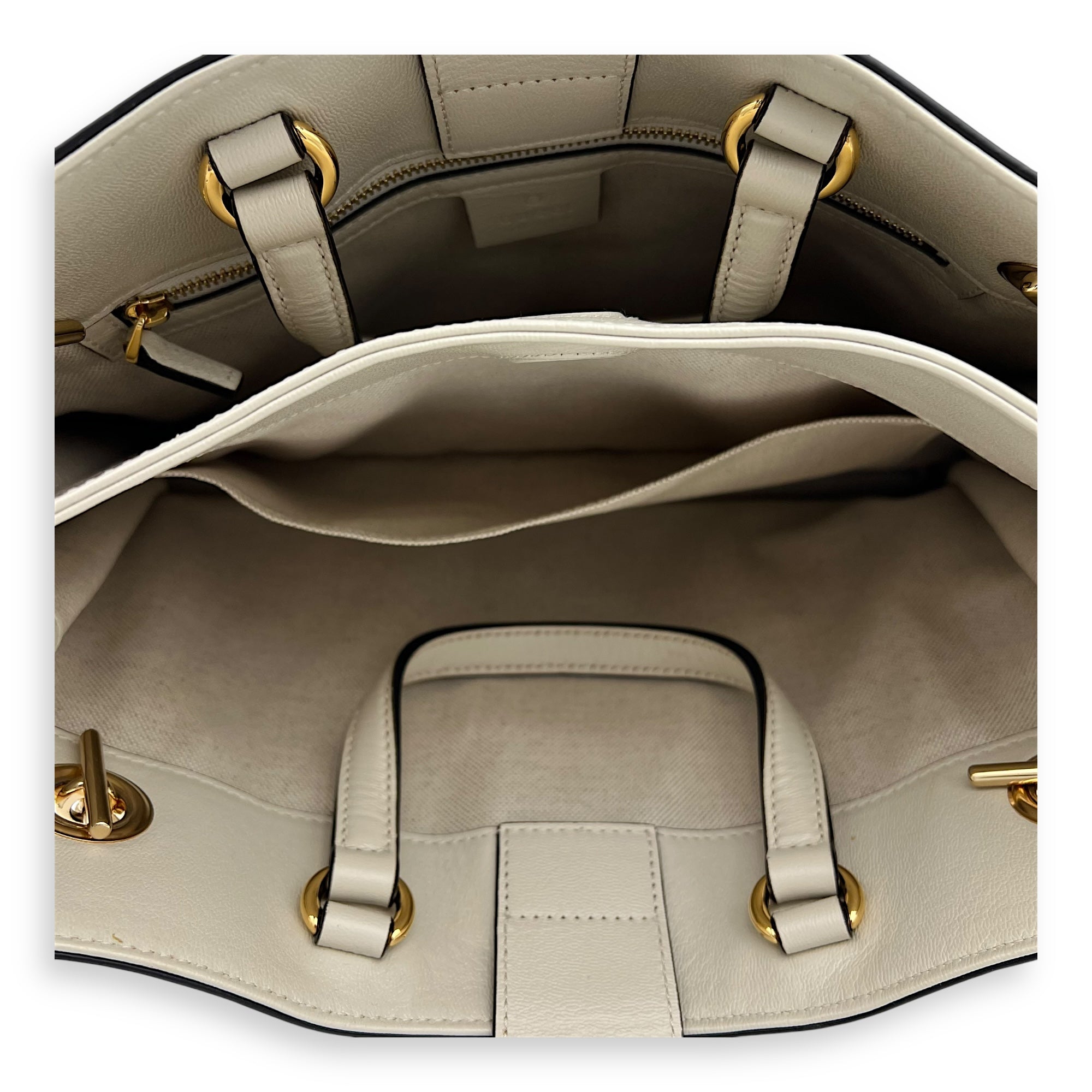 Horsebit 1955 Top Handle Bag White in Calfskin, Gold hardware - Image 7