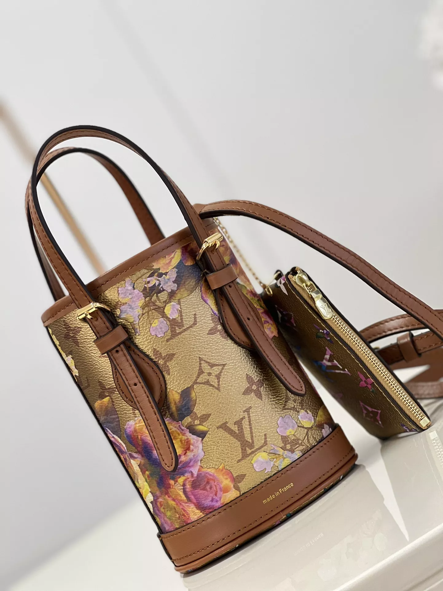 Metallic Monogram LV Garden Bucket Bag Gold - ReplicaBags.is - Image 5