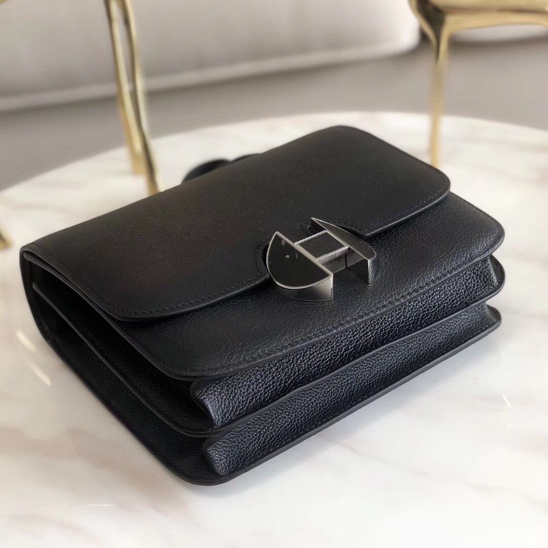 Hermes 2002 20cm Bag In Noir Evercolor Calfskin - Image 4