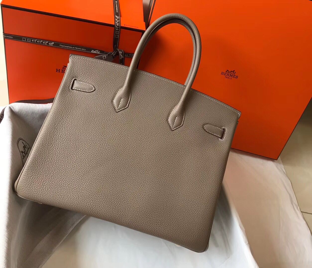 Hermes Birkin 35cm Bag In Gris Tourterelle Clemence Leather GHW - Image 4