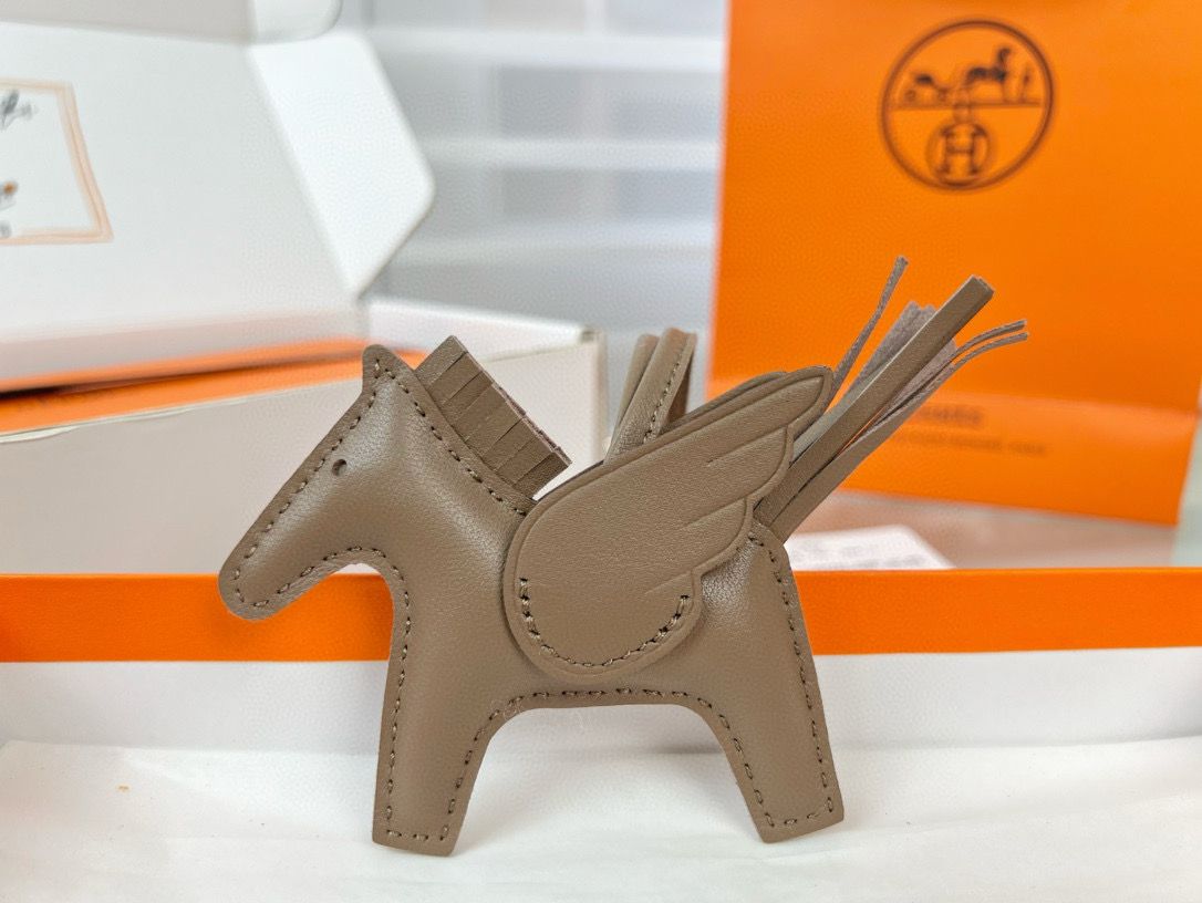 Hermes Rodeo Pegase PM Bag Charm in Taupe Milo Lambskin - Image 4