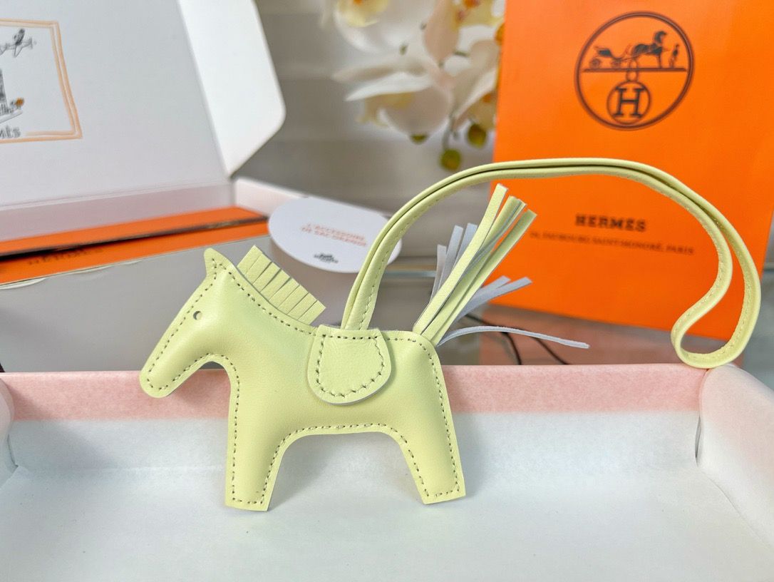 Hermes Rodeo PM Bag Charm in Jaune Milton Lambskin - Image 4