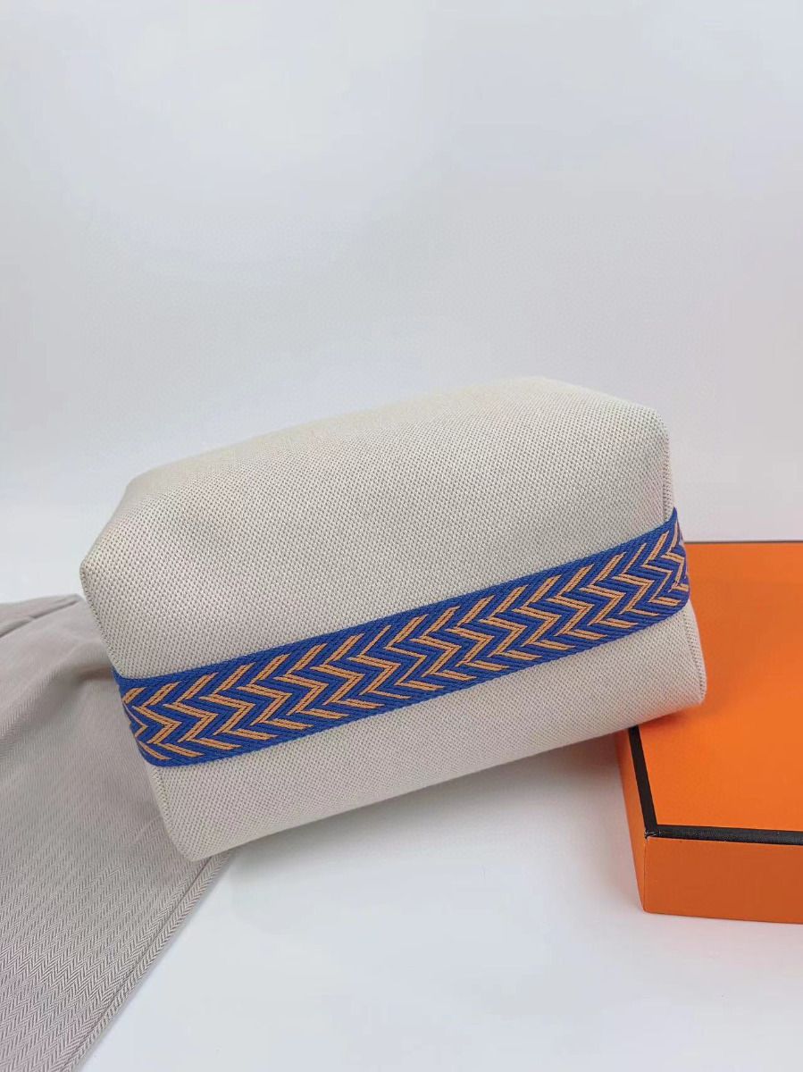 Hermes Bride-a-Brac Large Case in Ecru Canvas with Blue Zigzag Motifs - Image 9