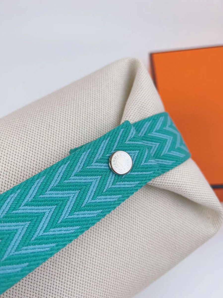 Hermes Bride-a-Brac Large Case in Ecru Canvas with Green Zigzag Motifs - Image 5