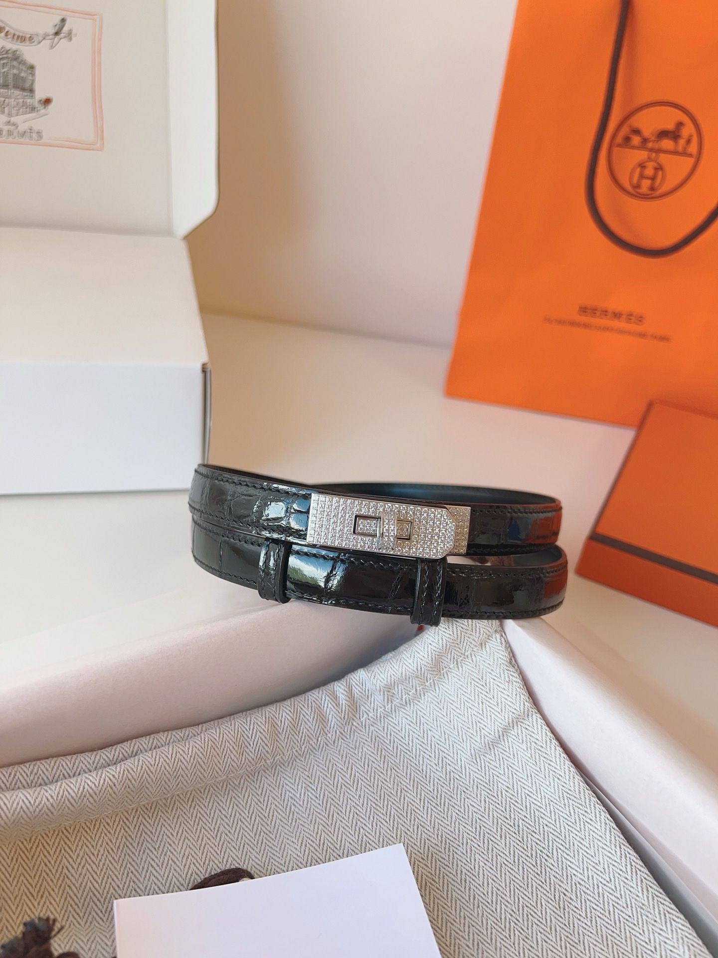 Hermes Kelly 18 Diamond Belt in Black Shiny Alligator Leather - Image 3