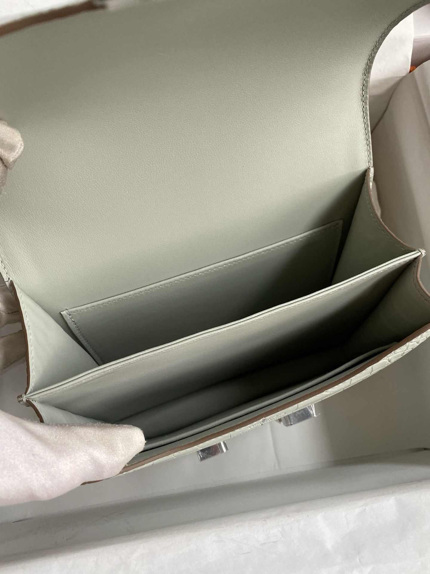 Hermes Constance 18 Handmade Bag in Gris Neve Matte Alligator Leather - Image 7
