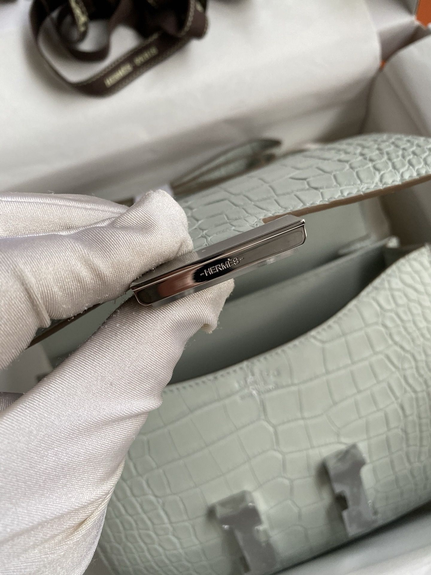 Hermes Constance 18 Handmade Bag in Gris Neve Matte Alligator Leather - Image 8