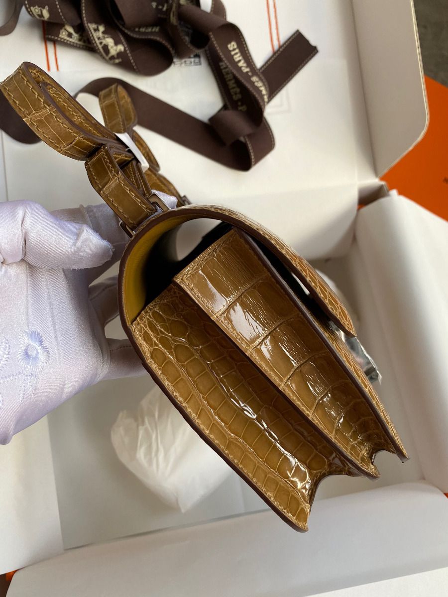 Hermes Constance 18 Handmade Bag In Beige Shiny Alligator Leather - Image 4