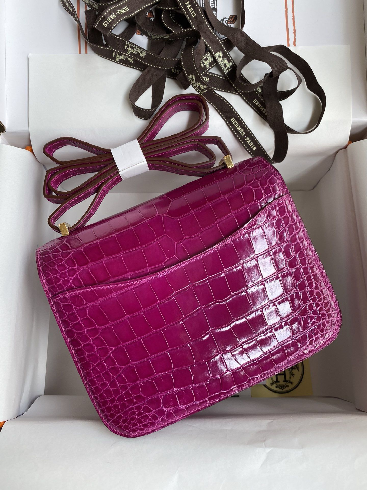 Hermes Constance 18 Handmade Bag in Rose Scheherazade Shiny Alligator Leather - Image 3