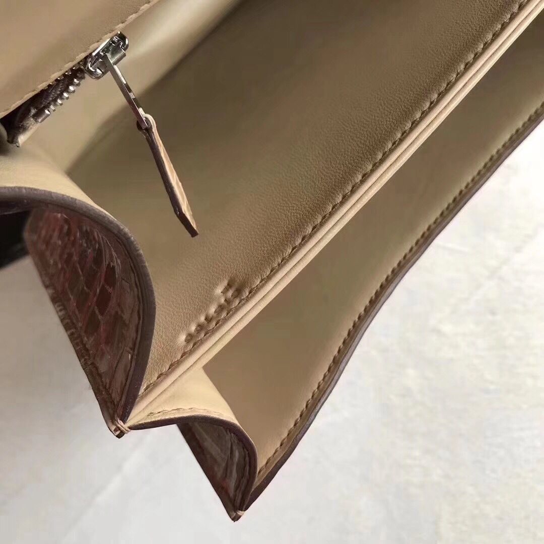 Hermes Constance 24 Handmade Bag In Poussiere Niloticus Crocodile - Image 4