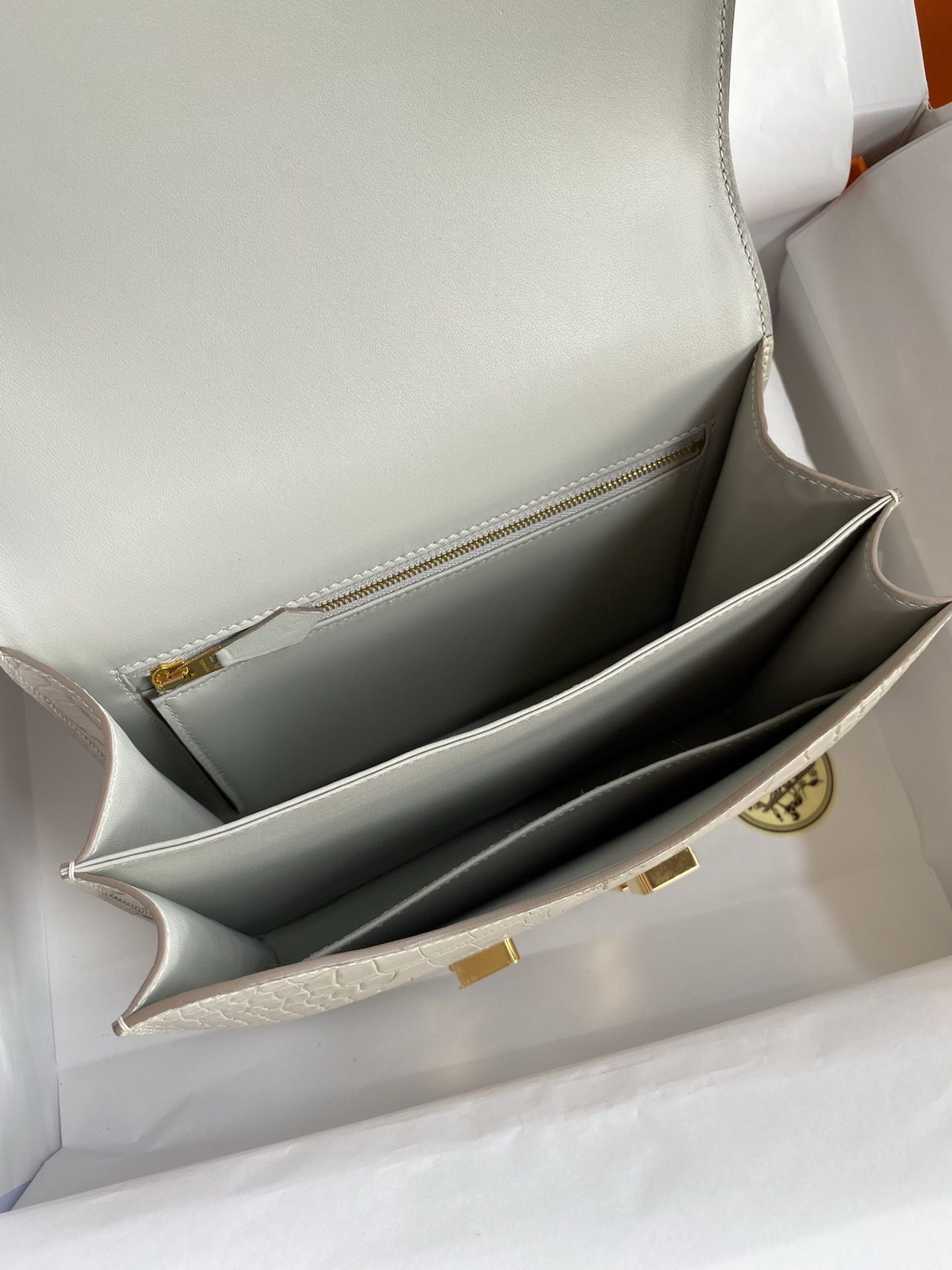 Hermes Constance 24 Handmade Bag in Pearl Grey Matte Alligator Leather - Image 9