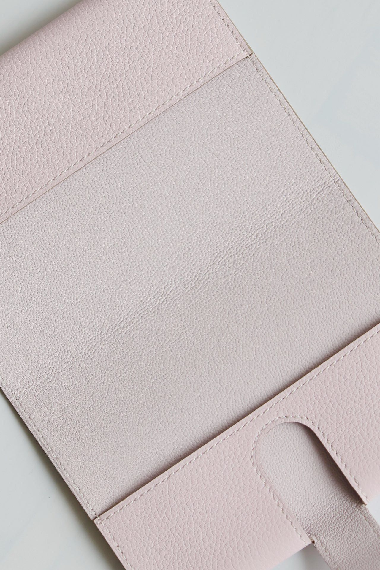 Hermes R.M.S Passport Holder in Mauve Pale Evercolor Calfskin - Image 5