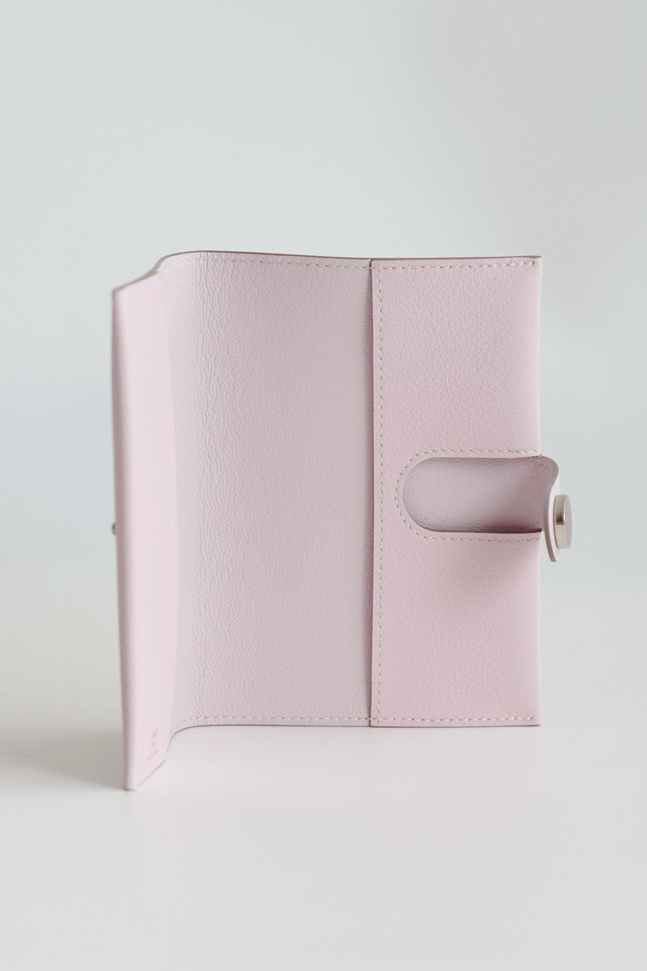 Hermes R.M.S Passport Holder in Mauve Pale Evercolor Calfskin - Image 10