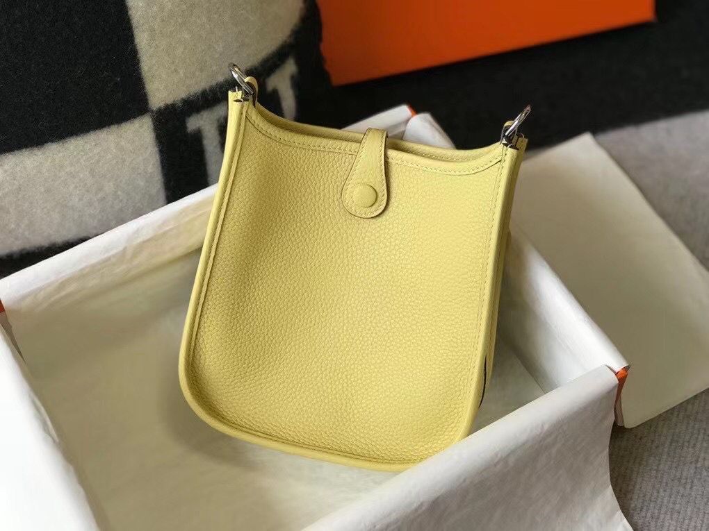 Hermes Evelyne III TPM Mini Bag In Jaune Poussin Clemence Leather - Image 4