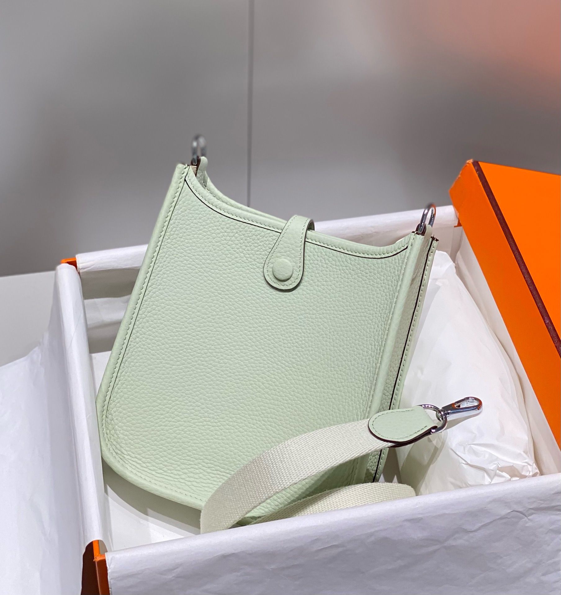 Hermes Evelyne III TPM Bag In Vert Fizz Clemence Leather - Image 3