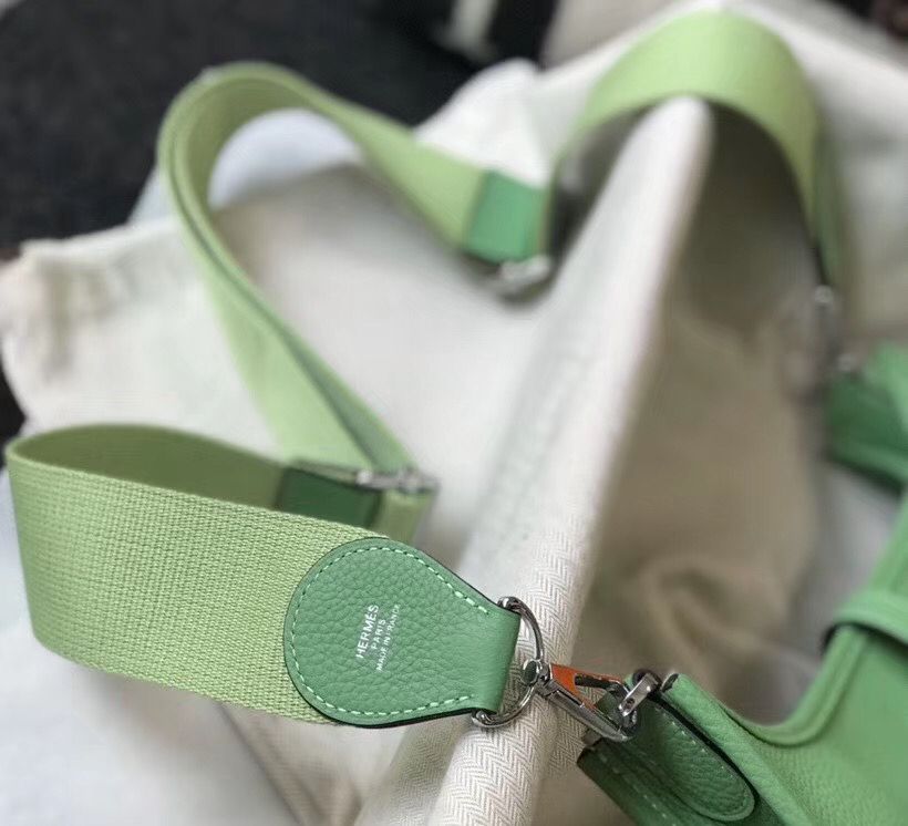 Hermes Evelyne III 29 PM Bag In Vert Criquet Clemence Leather - Image 4